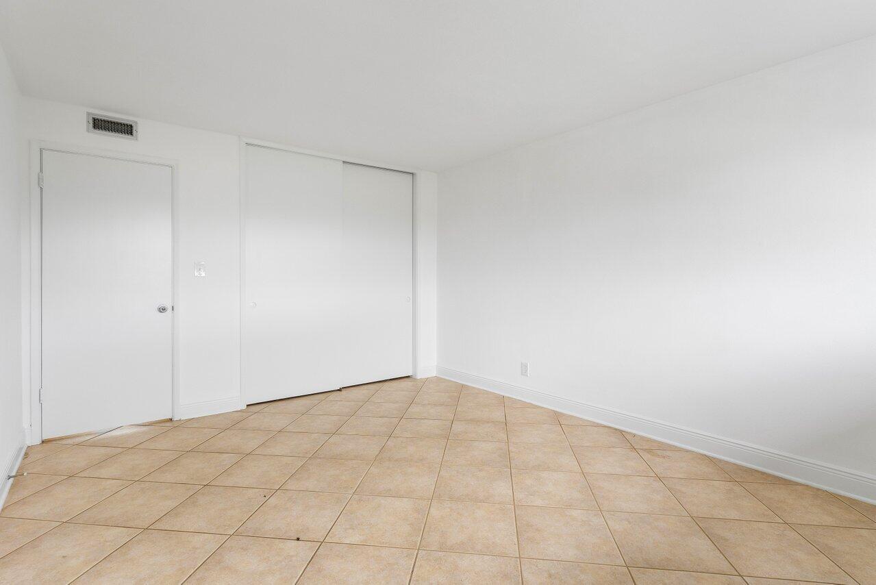 371 SW 8th Street 2-B-W