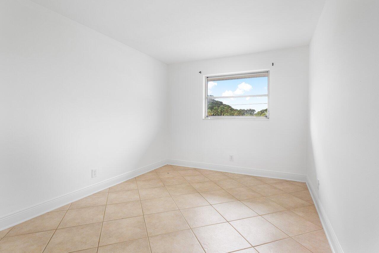 371 SW 8th Street 2-B-W