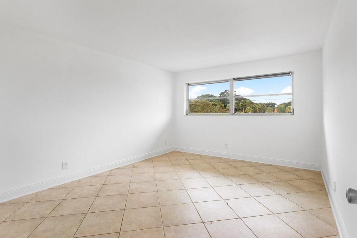 371 SW 8th Street 2-B-W