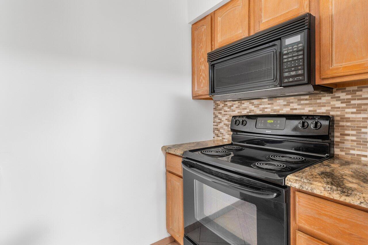 371 SW 8th Street 2-B-W