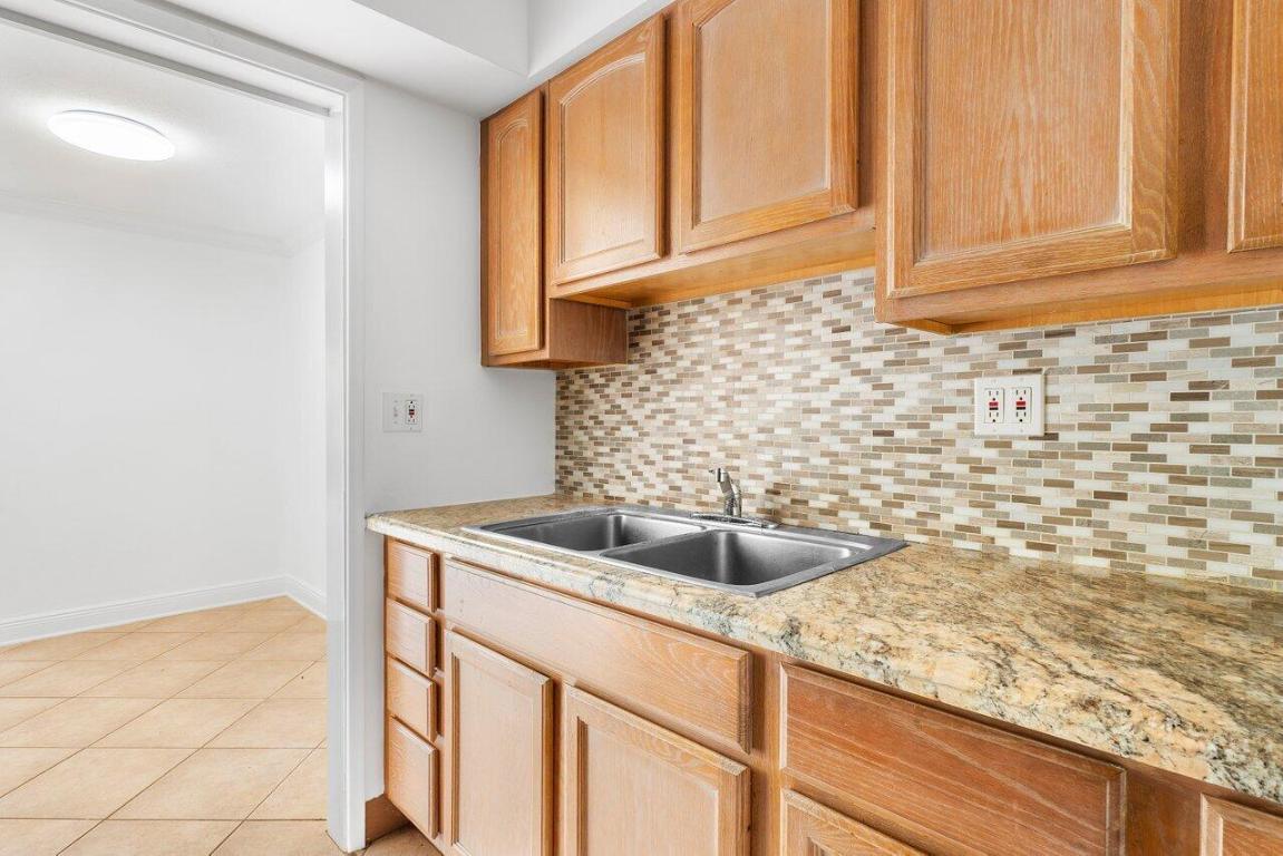 371 SW 8th Street 2-B-W