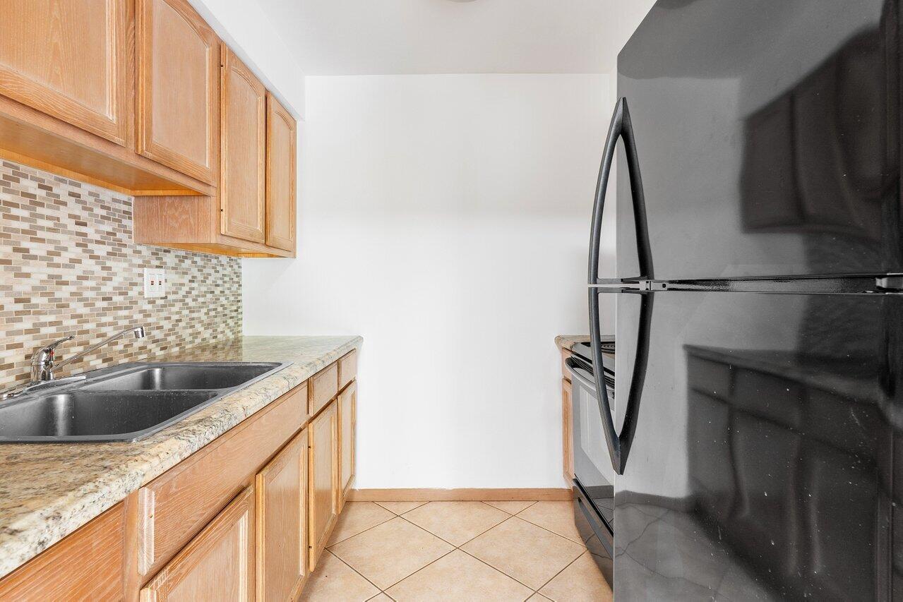 371 SW 8th Street 2-B-W