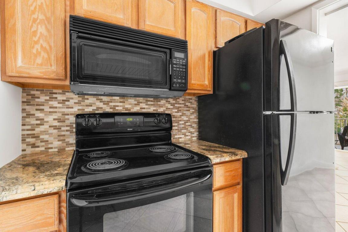 371 SW 8th Street 2-B-W