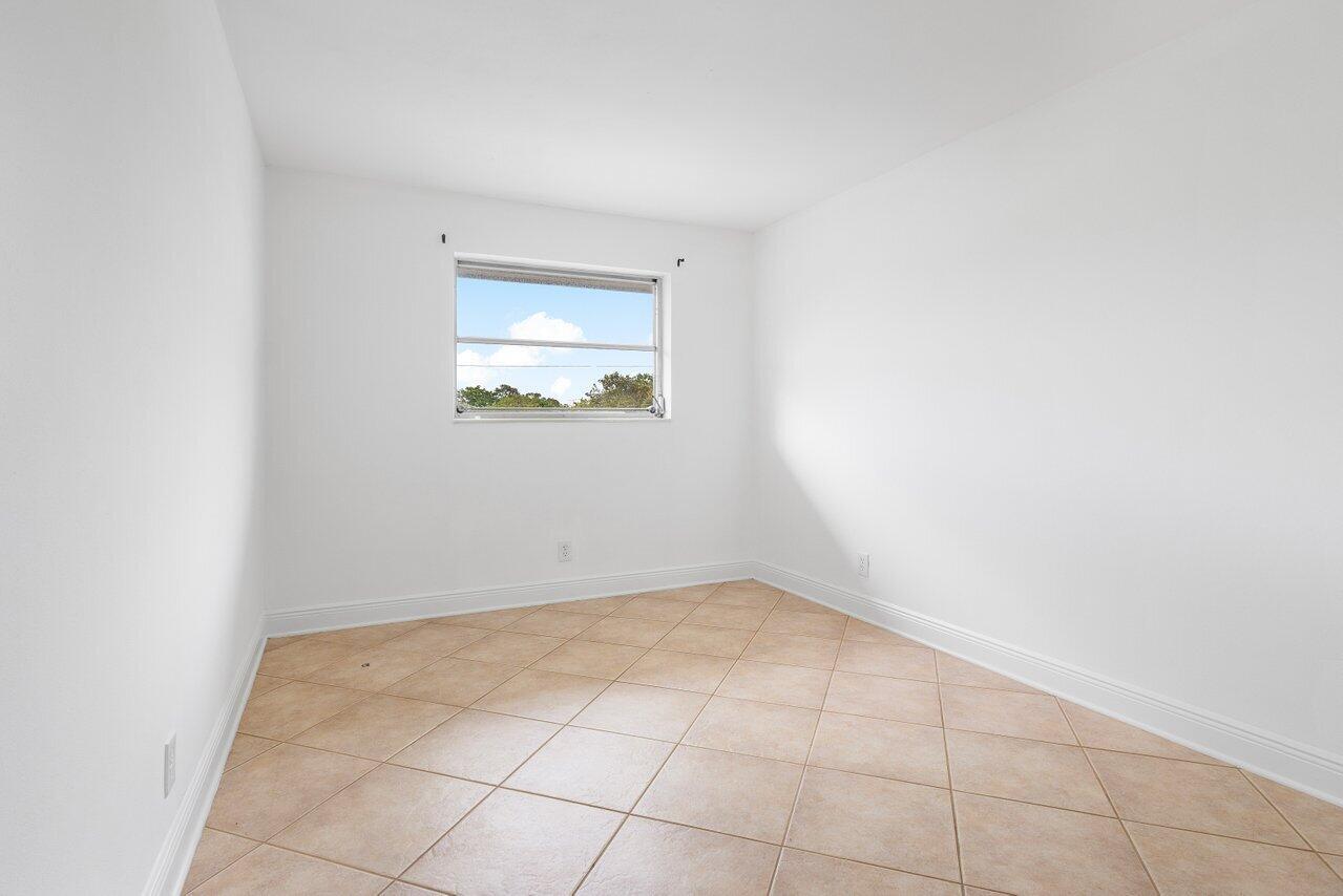 371 SW 8th Street 2-B-W