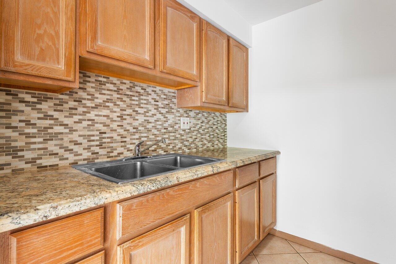 371 SW 8th Street 2-B-W