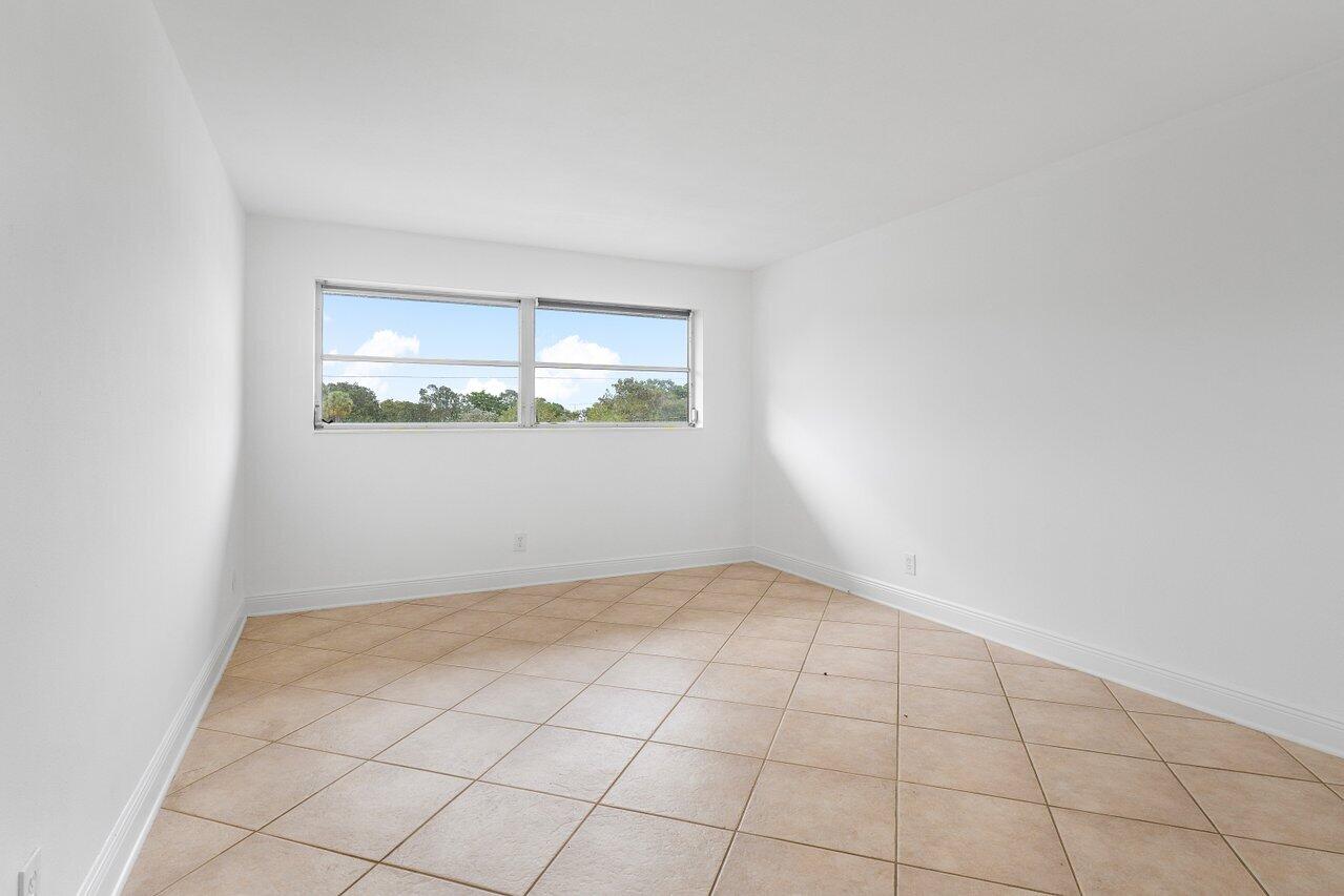 371 SW 8th Street 2-B-W