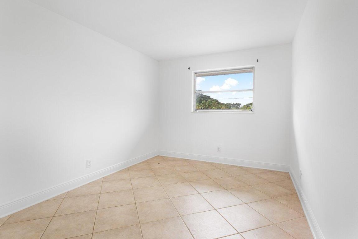 371 SW 8th Street 2-B-W