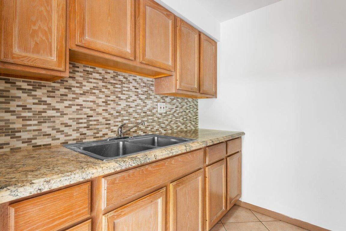 371 SW 8th Street 2-B-W