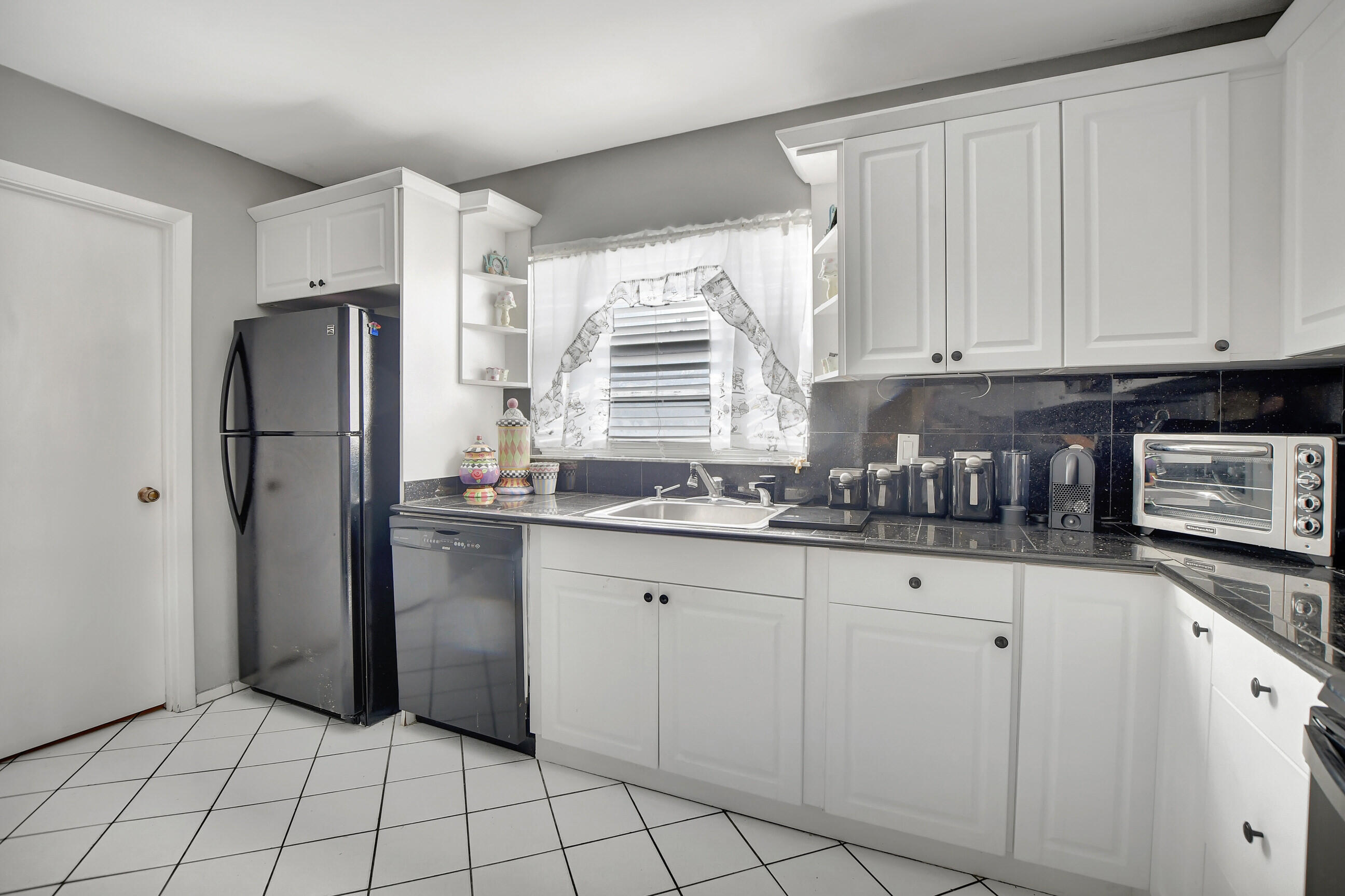 9223 Pecky Cypress Lane 10a