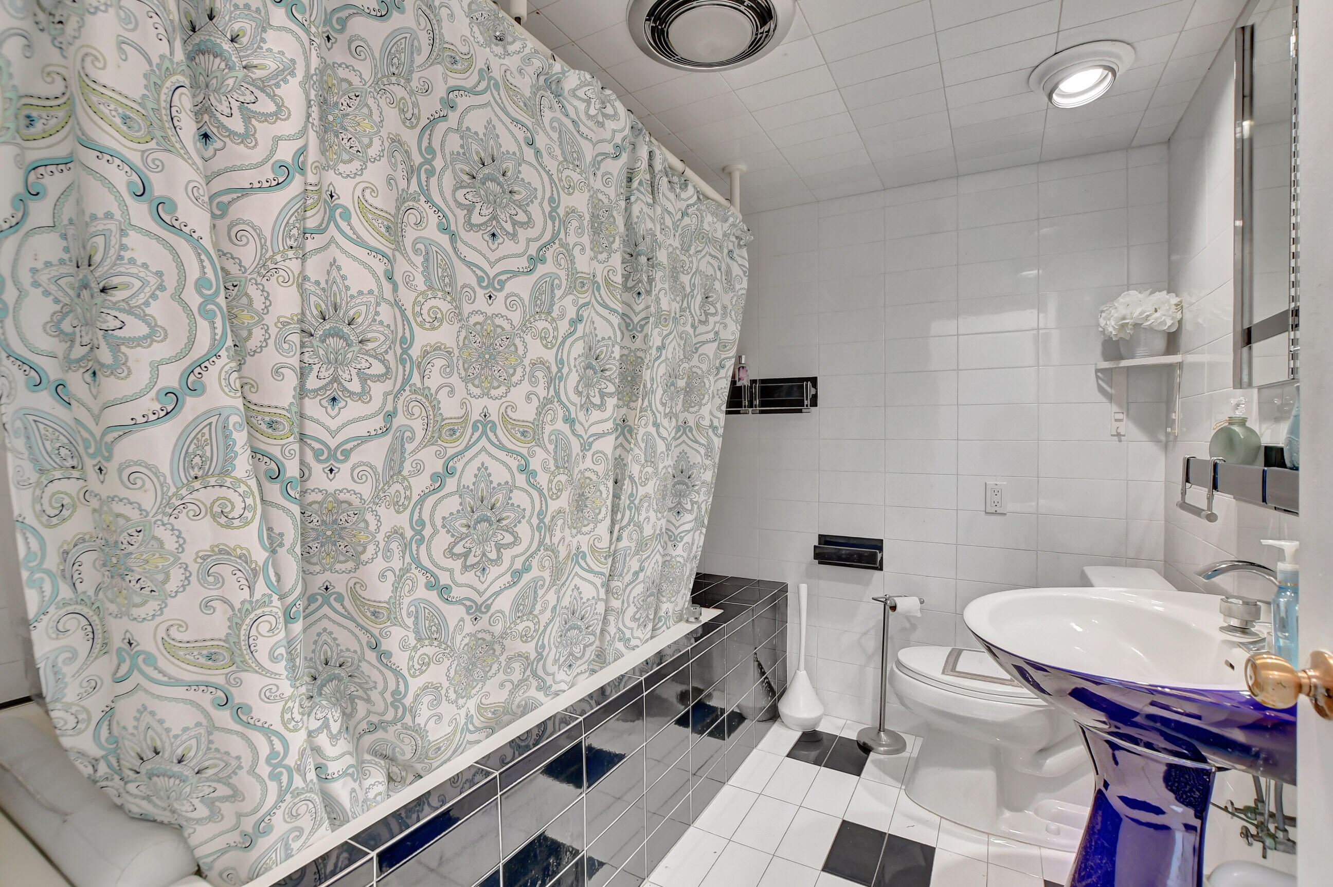 9223 Pecky Cypress Lane 10a