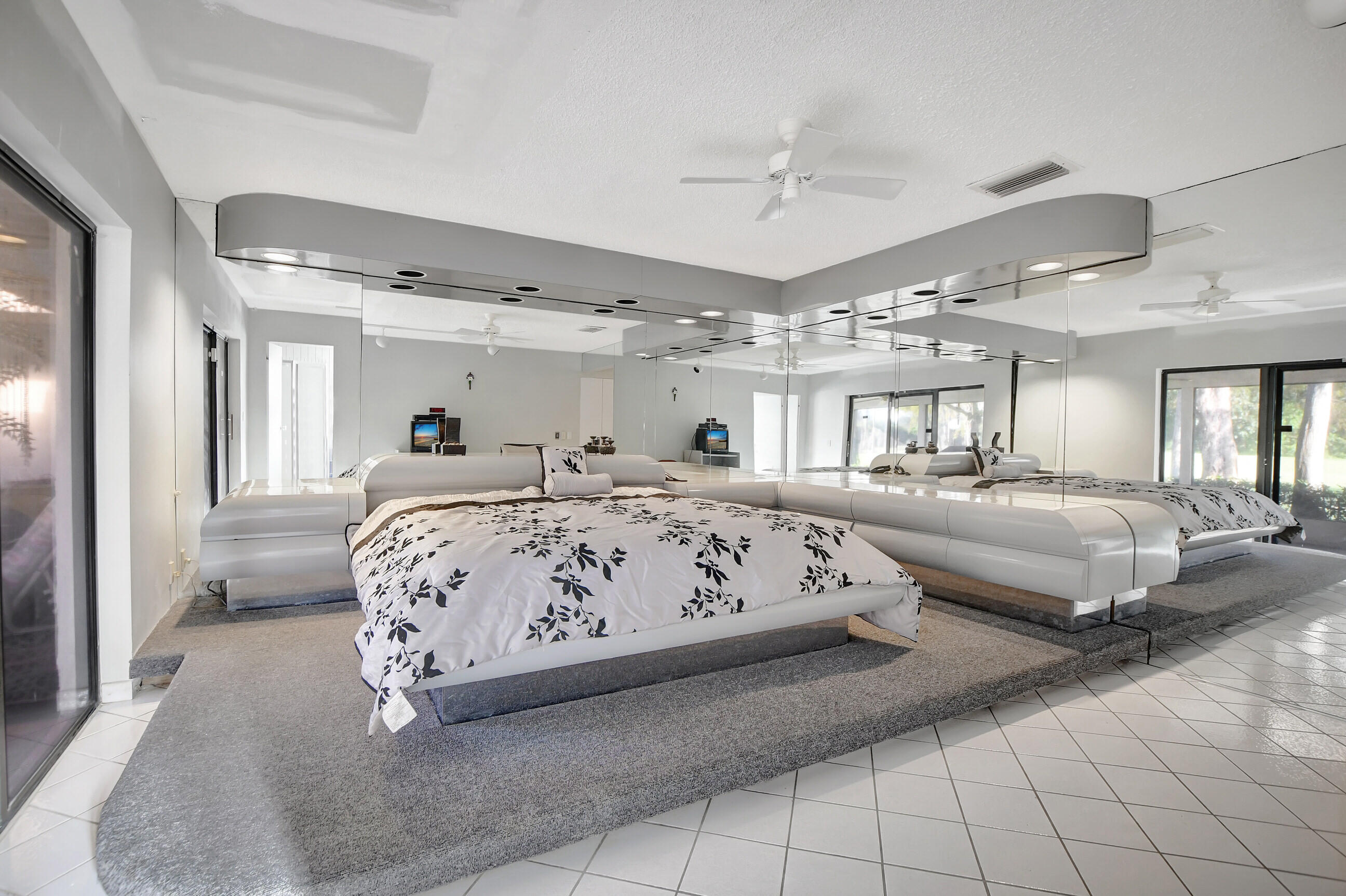 9223 Pecky Cypress Lane 10a