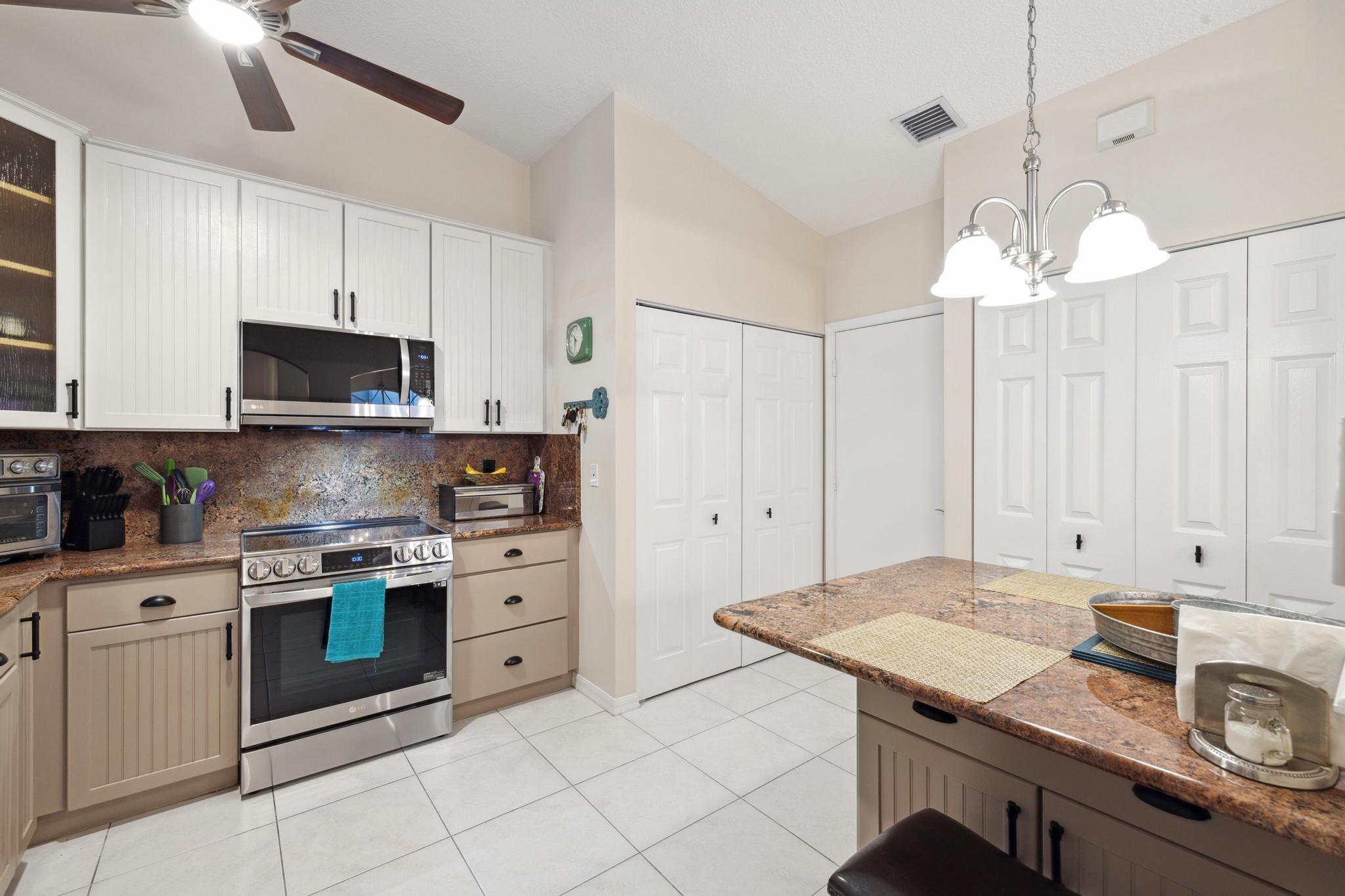 6137 Petunia Road