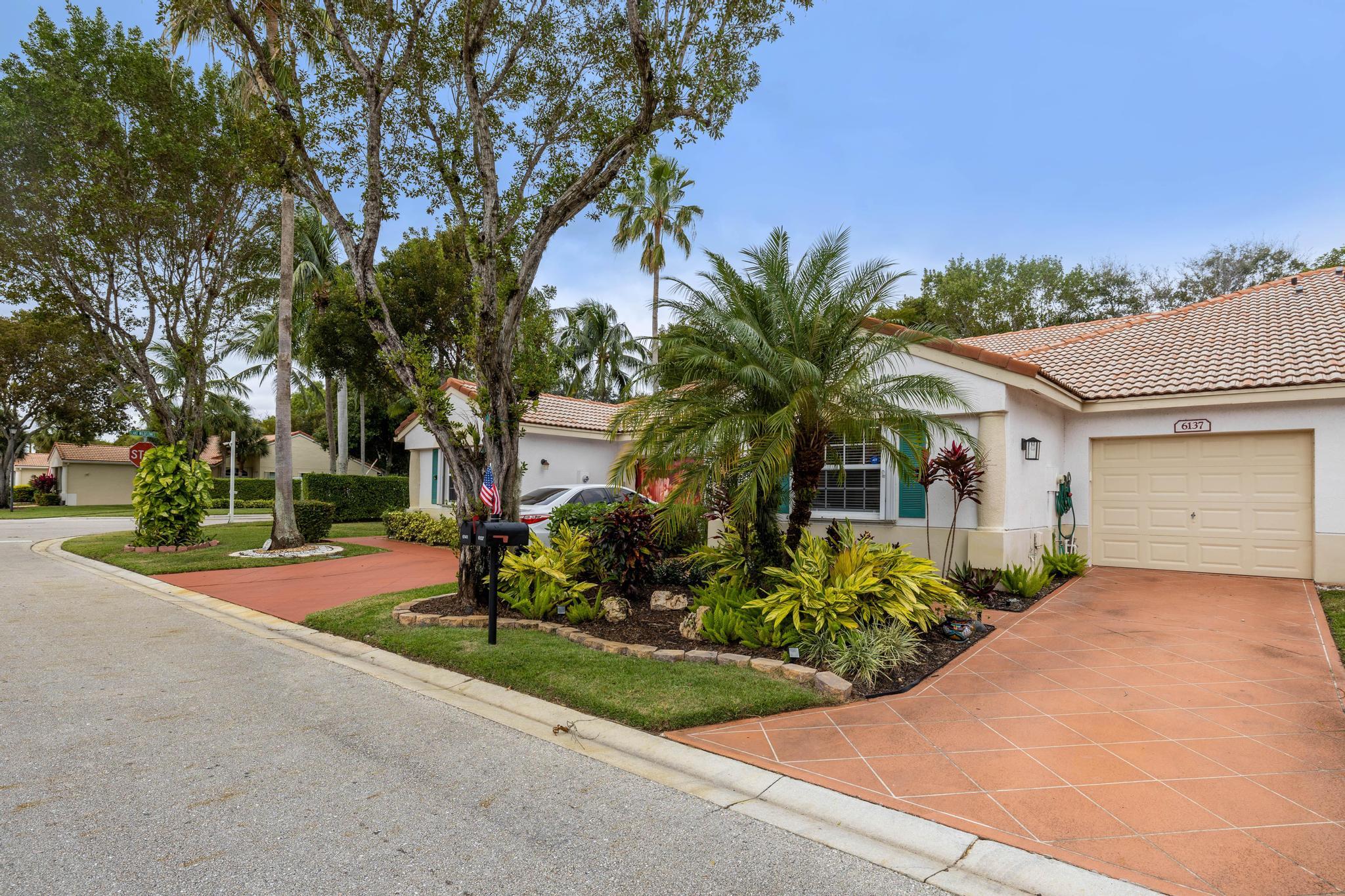 6137 Petunia Road