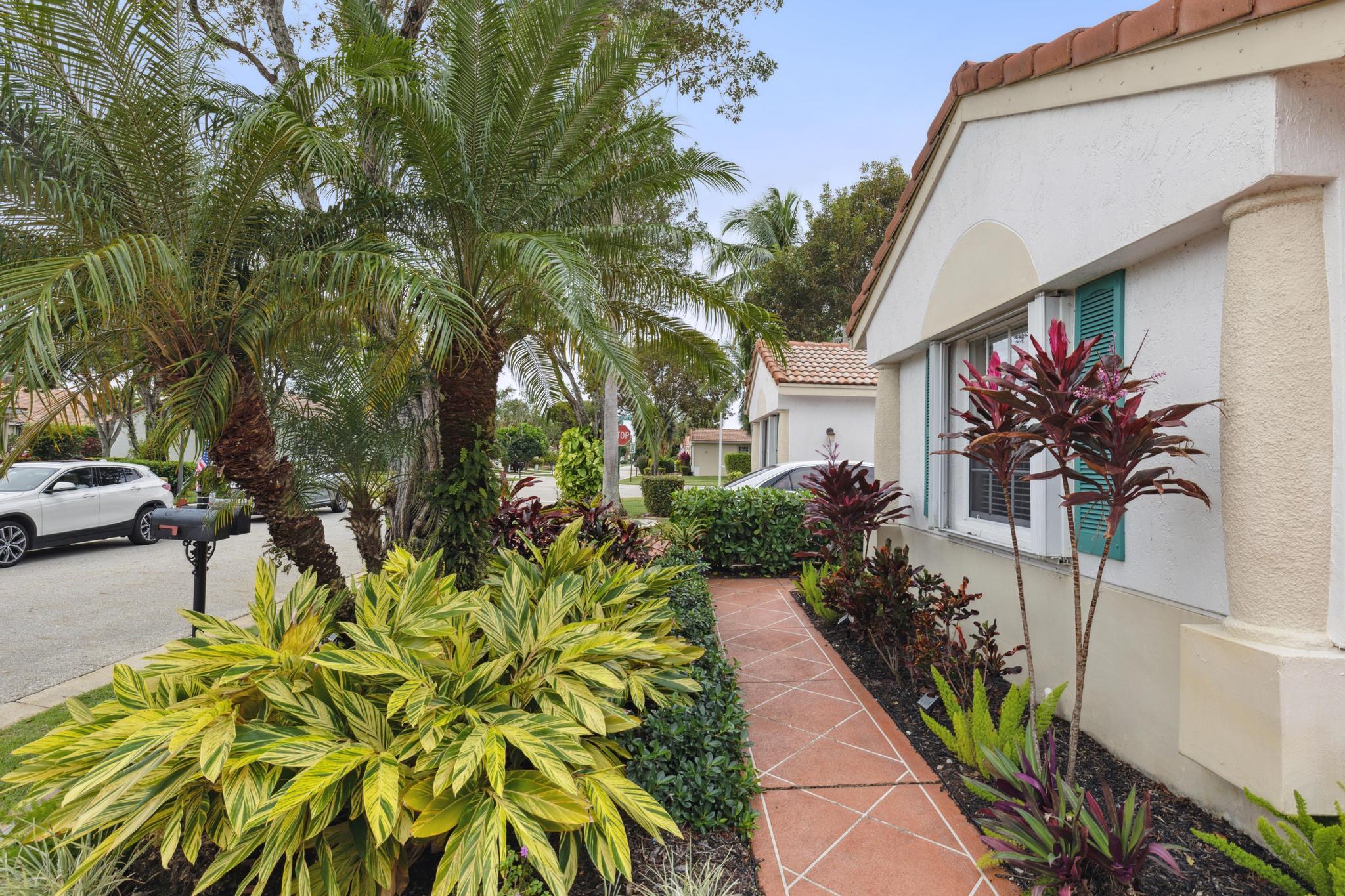 6137 Petunia Road