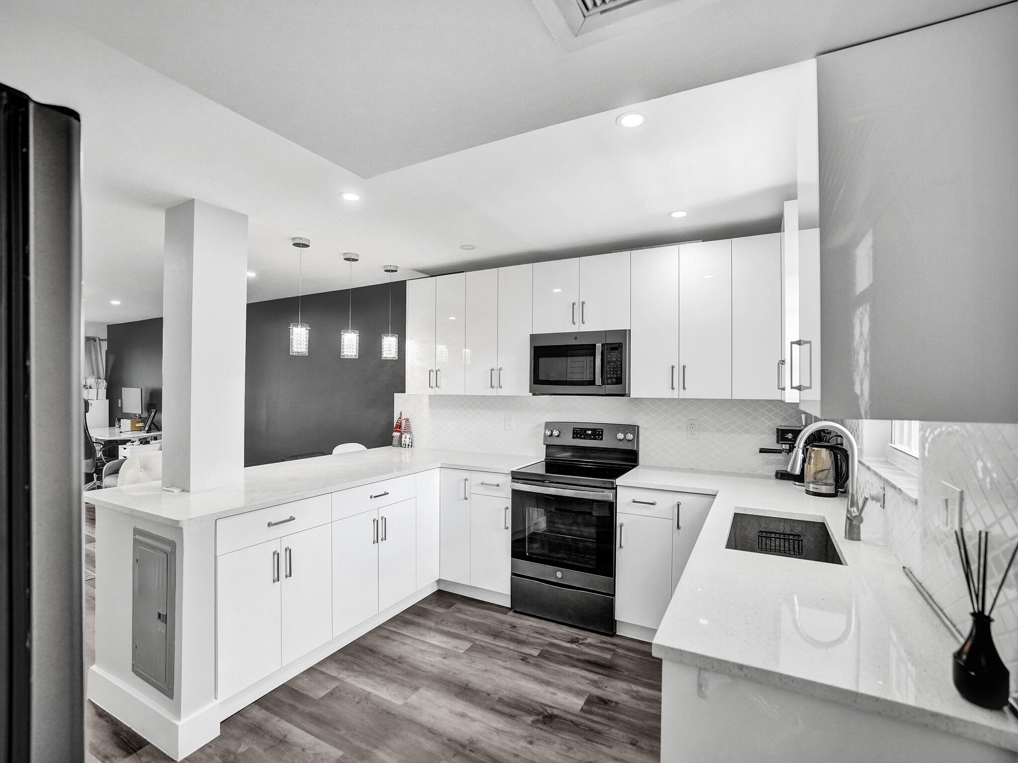 775 Jeffery Street 5-204