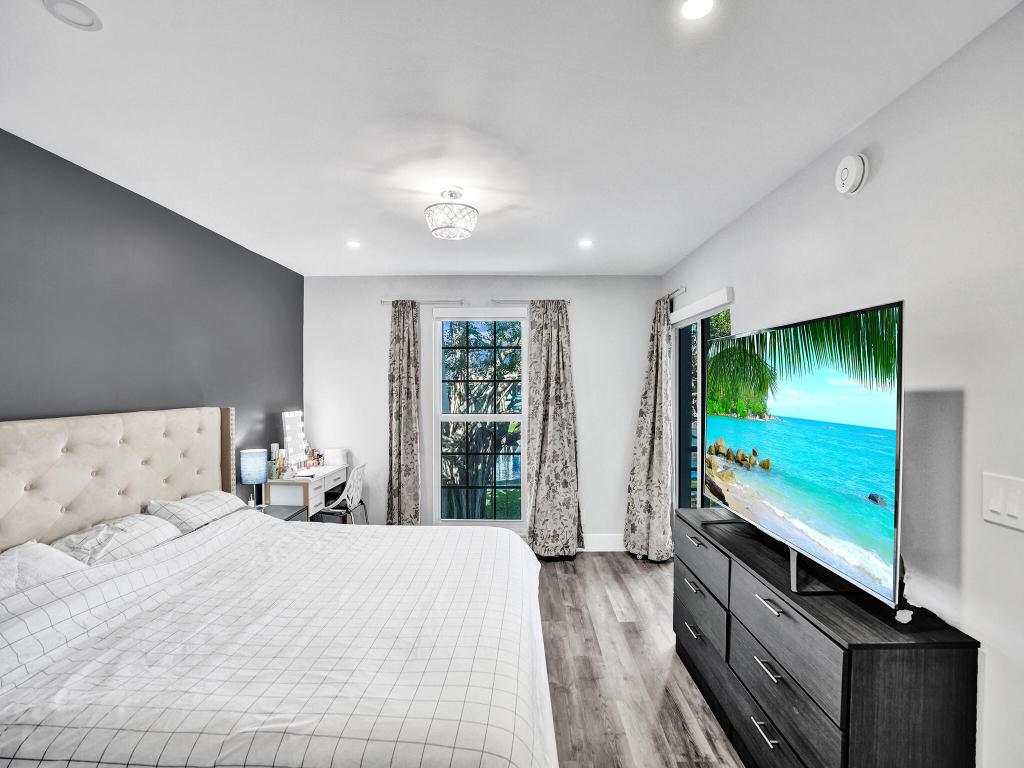 775 Jeffery Street 5-204