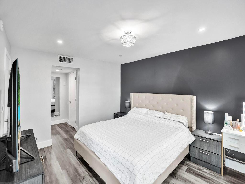 775 Jeffery Street 5-204