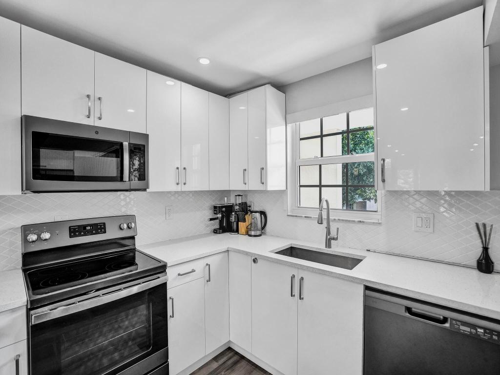 775 Jeffery Street 5-204