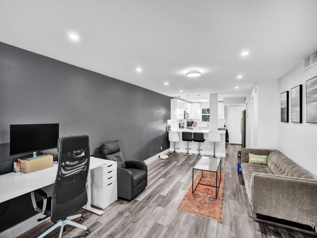 775 Jeffery Street 5-204