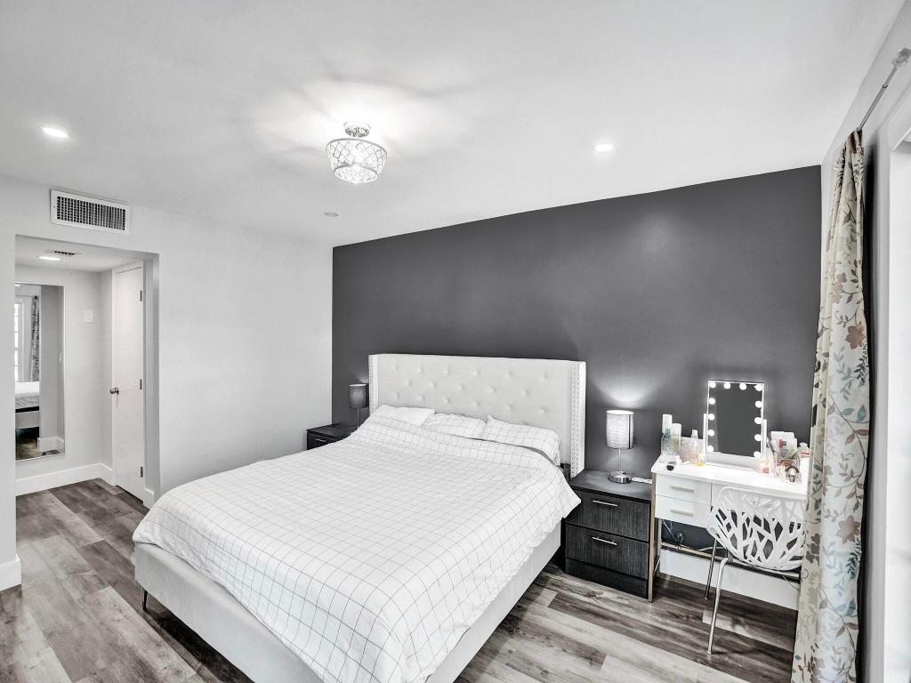 775 Jeffery Street 5-204