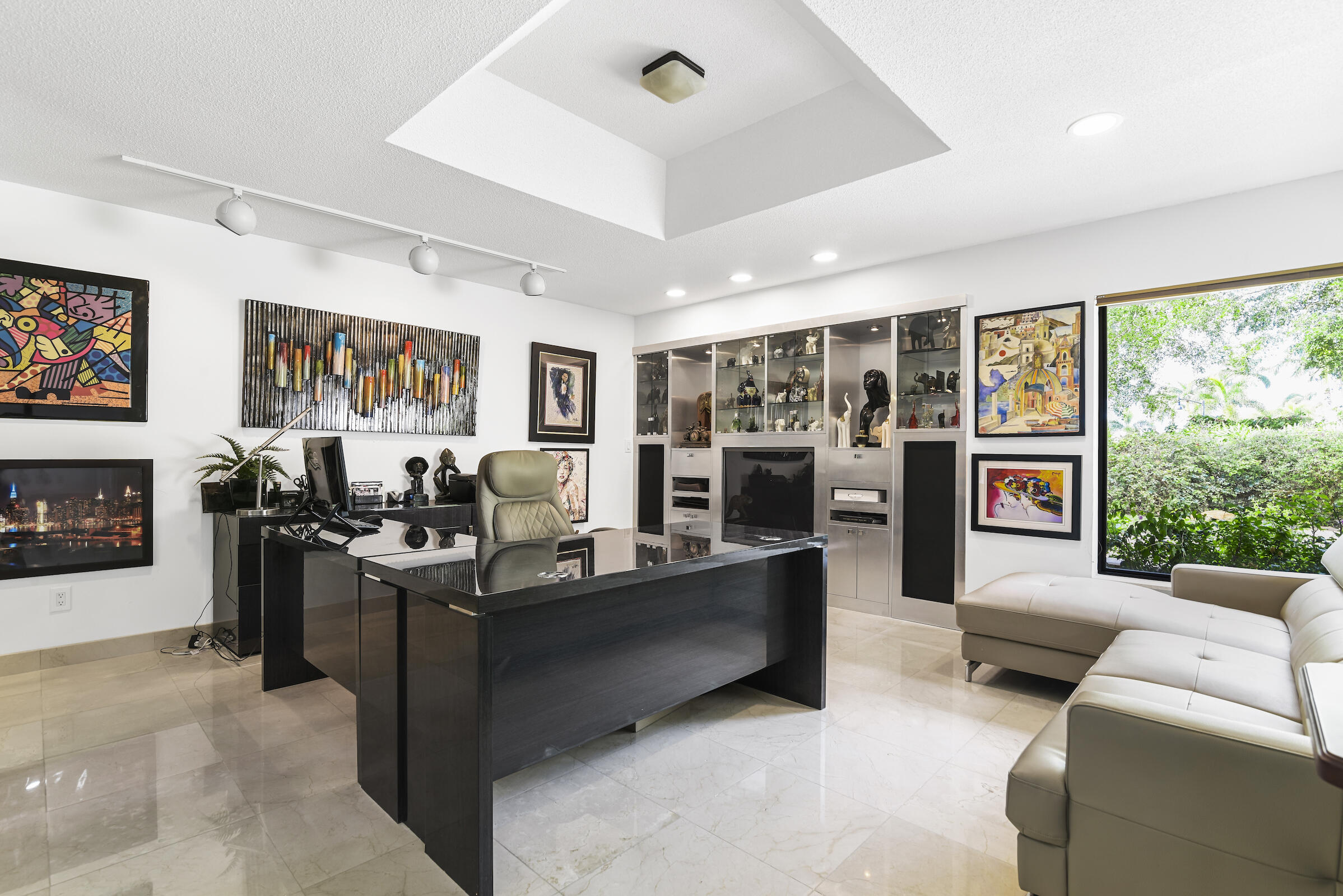 4372 Bocaire Boulevard