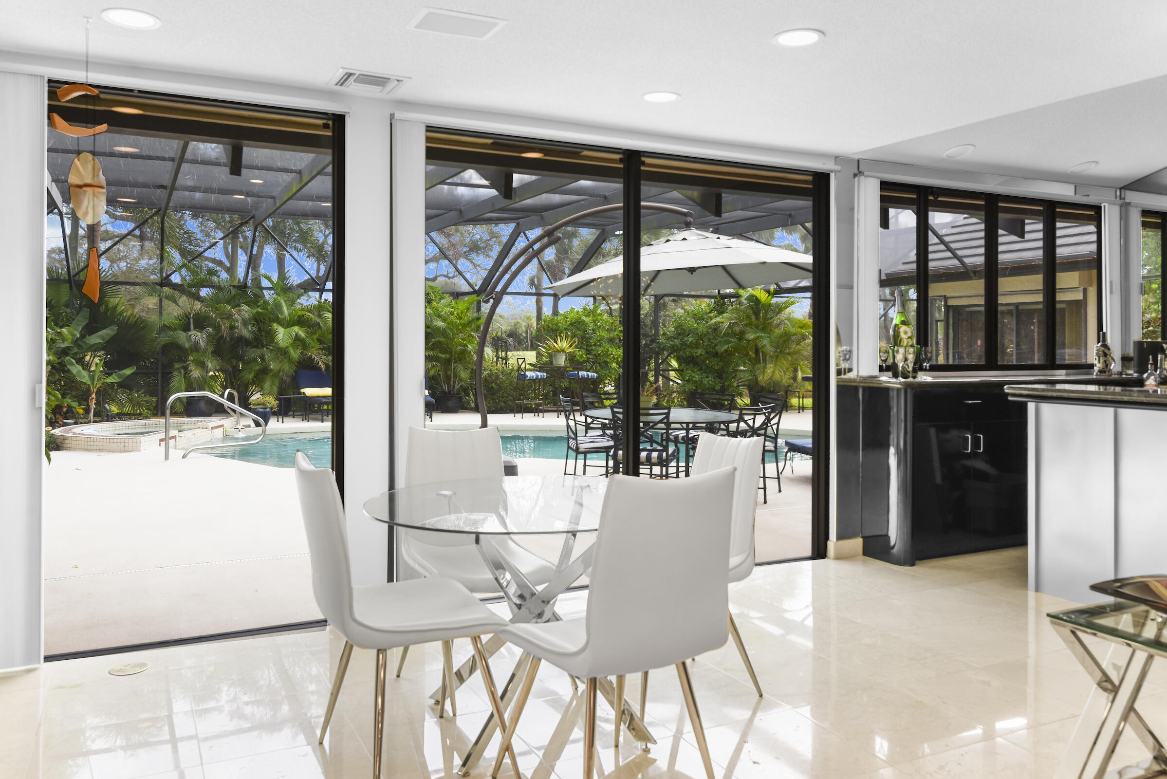 4372 Bocaire Boulevard