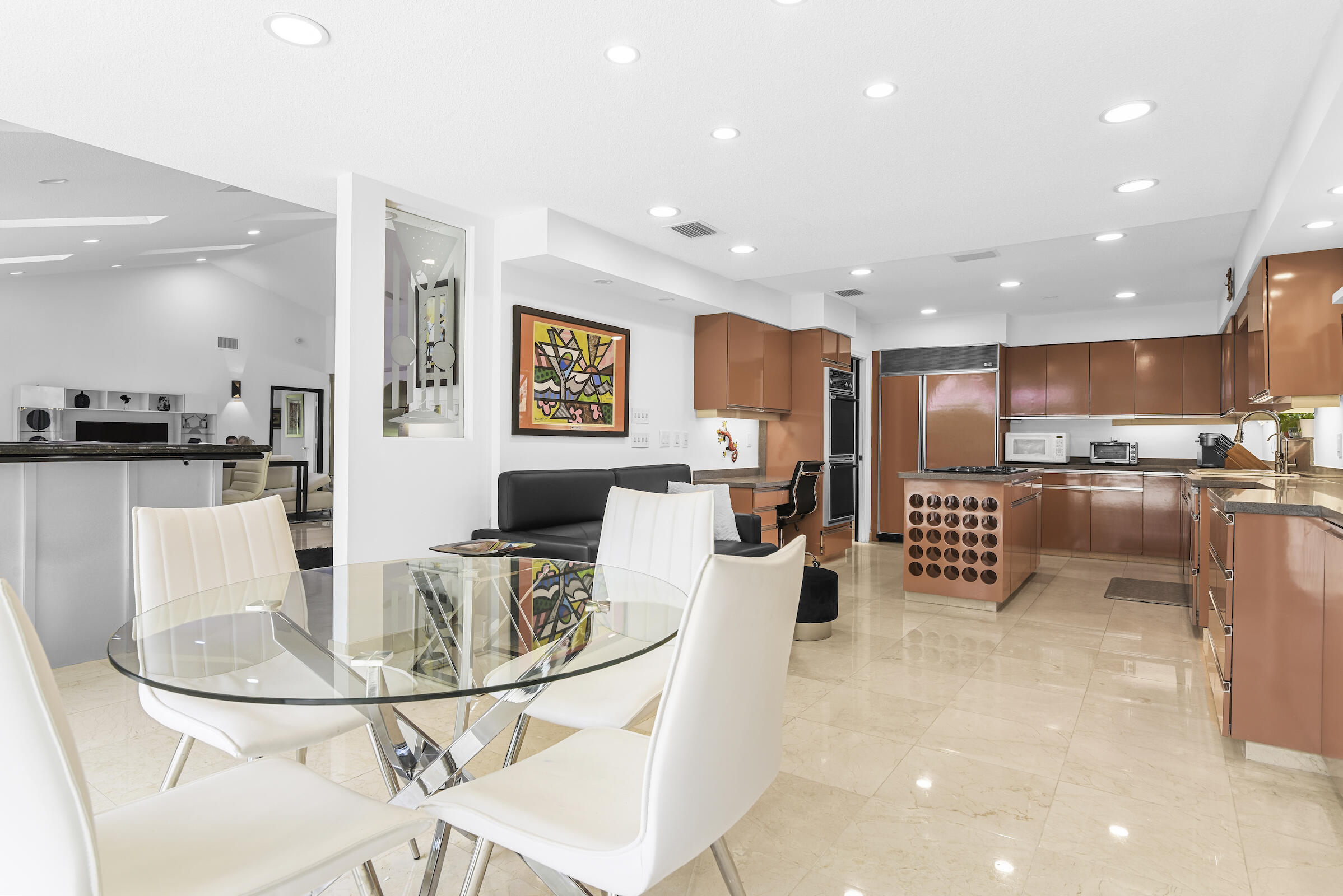 4372 Bocaire Boulevard