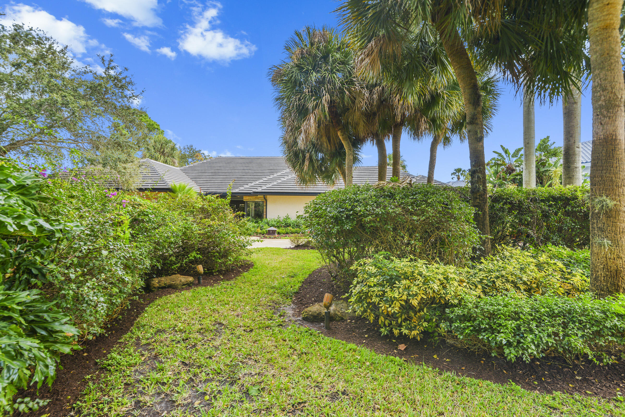 4372 Bocaire Boulevard