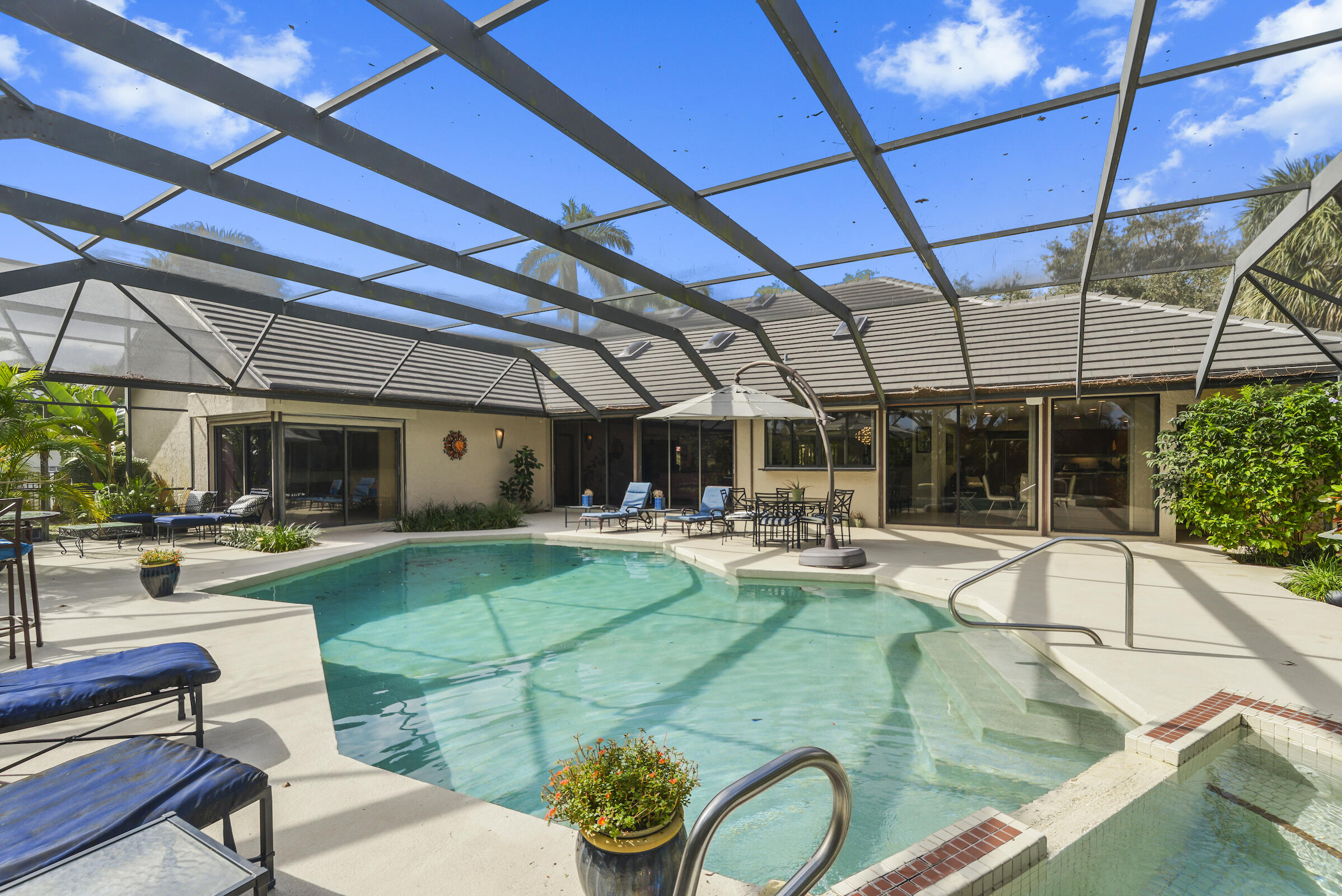 4372 Bocaire Boulevard