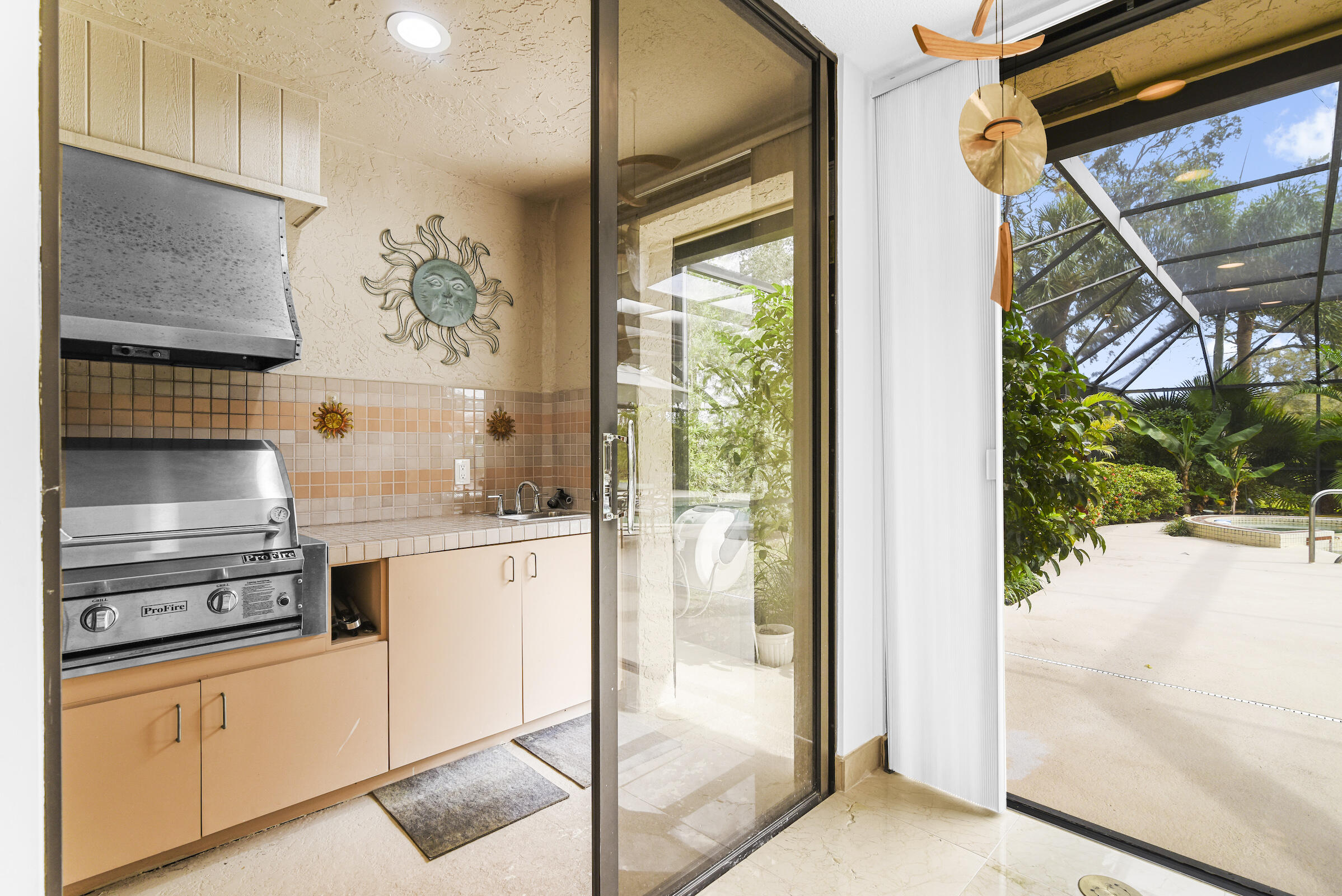 4372 Bocaire Boulevard