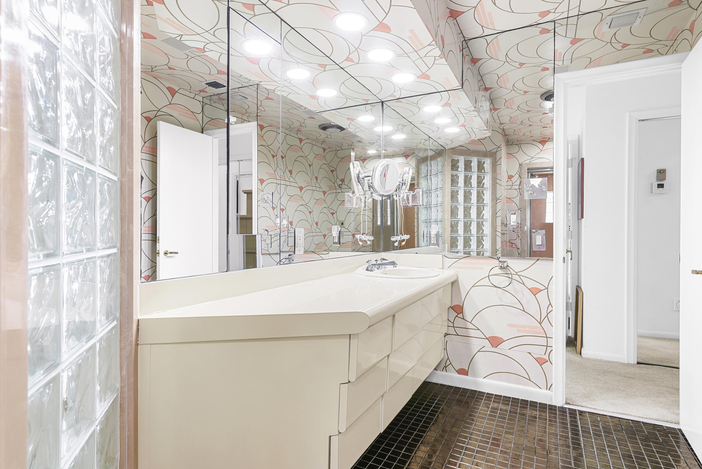 4372 Bocaire Boulevard