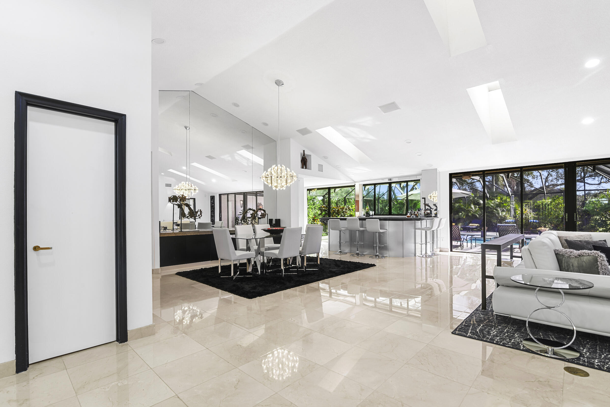 4372 Bocaire Boulevard