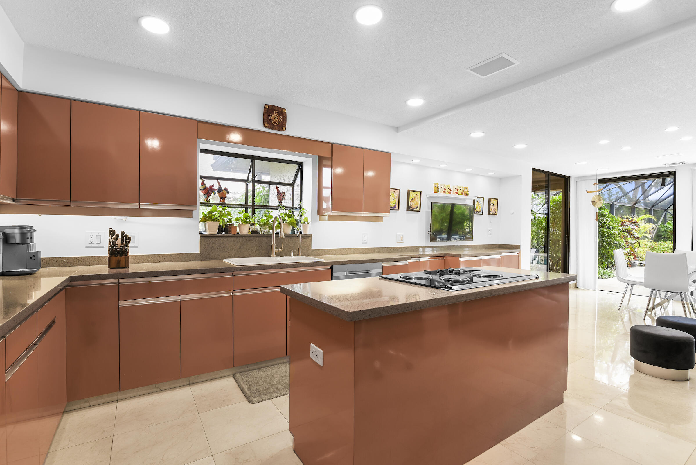 4372 Bocaire Boulevard