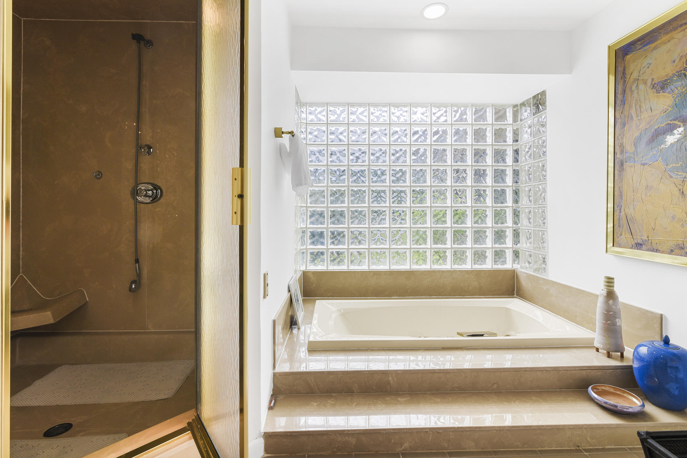 4372 Bocaire Boulevard