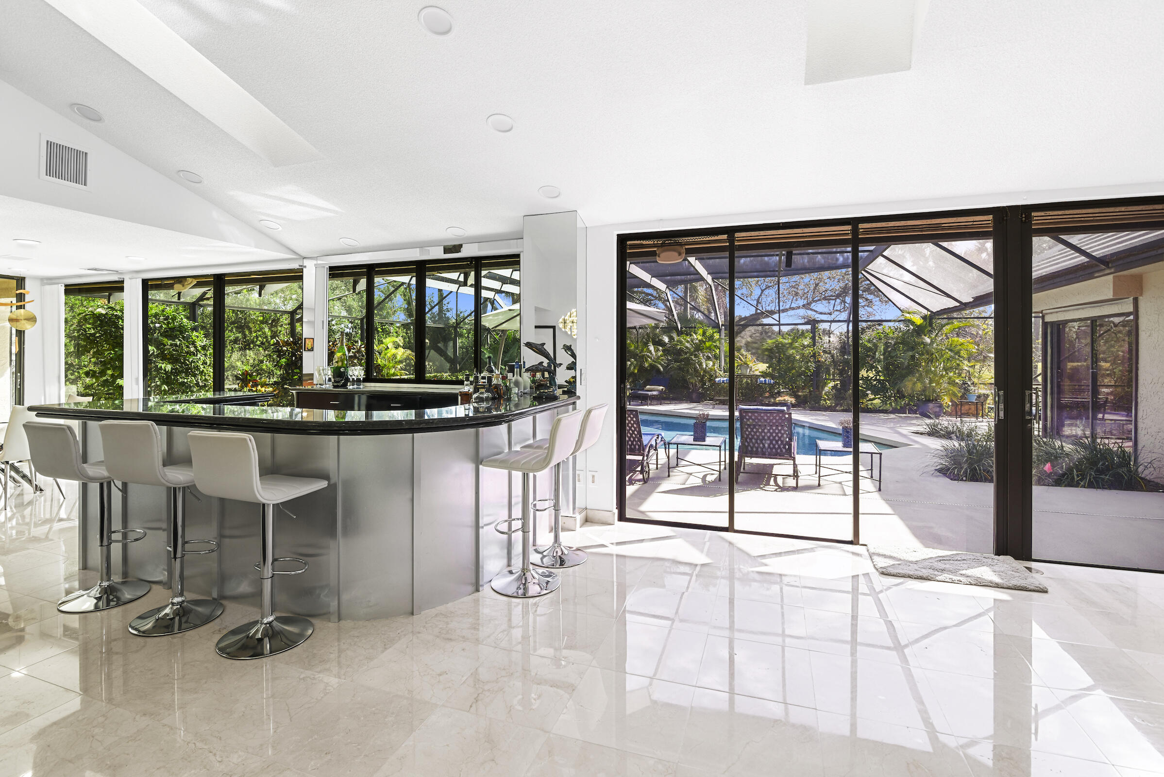 4372 Bocaire Boulevard