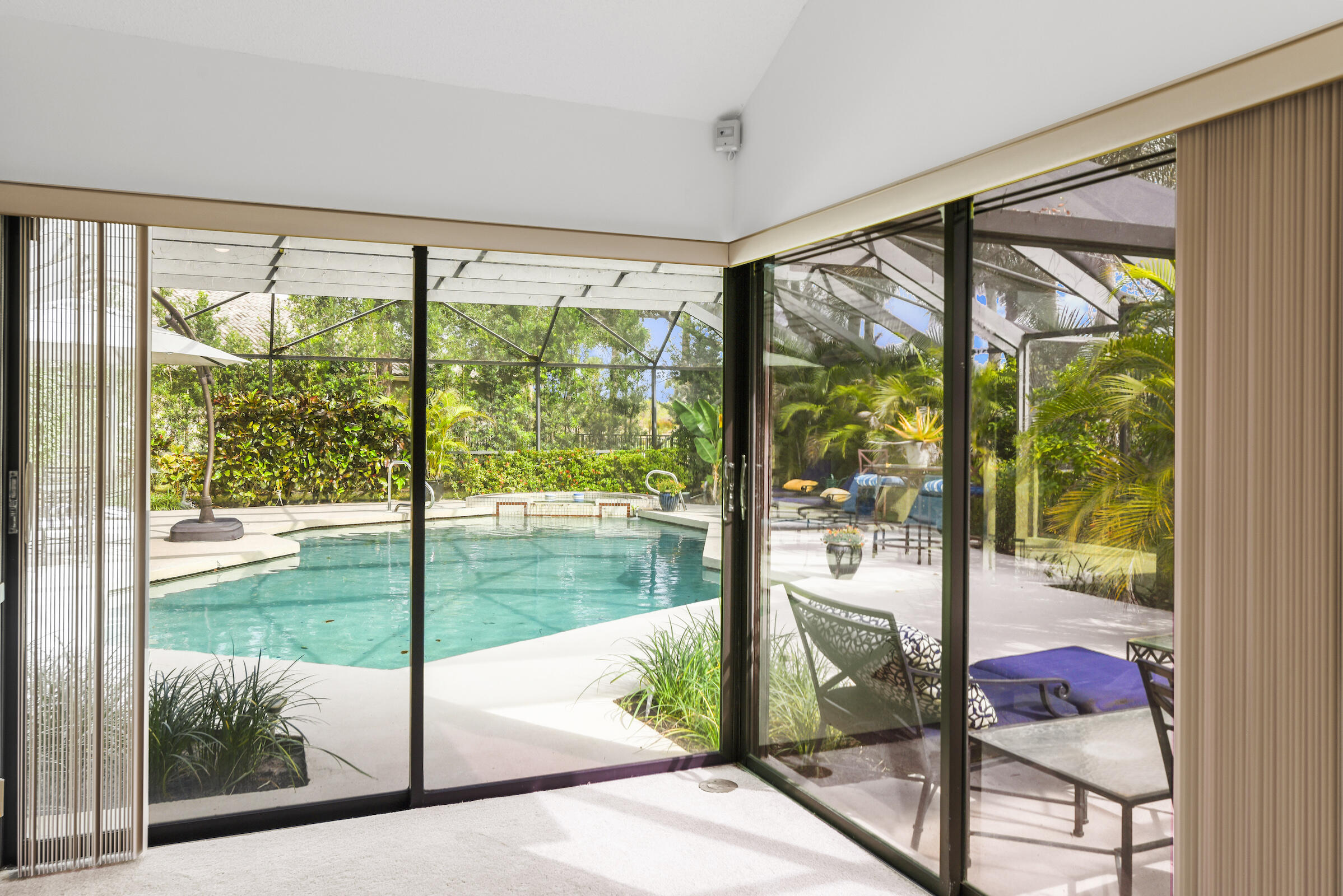 4372 Bocaire Boulevard