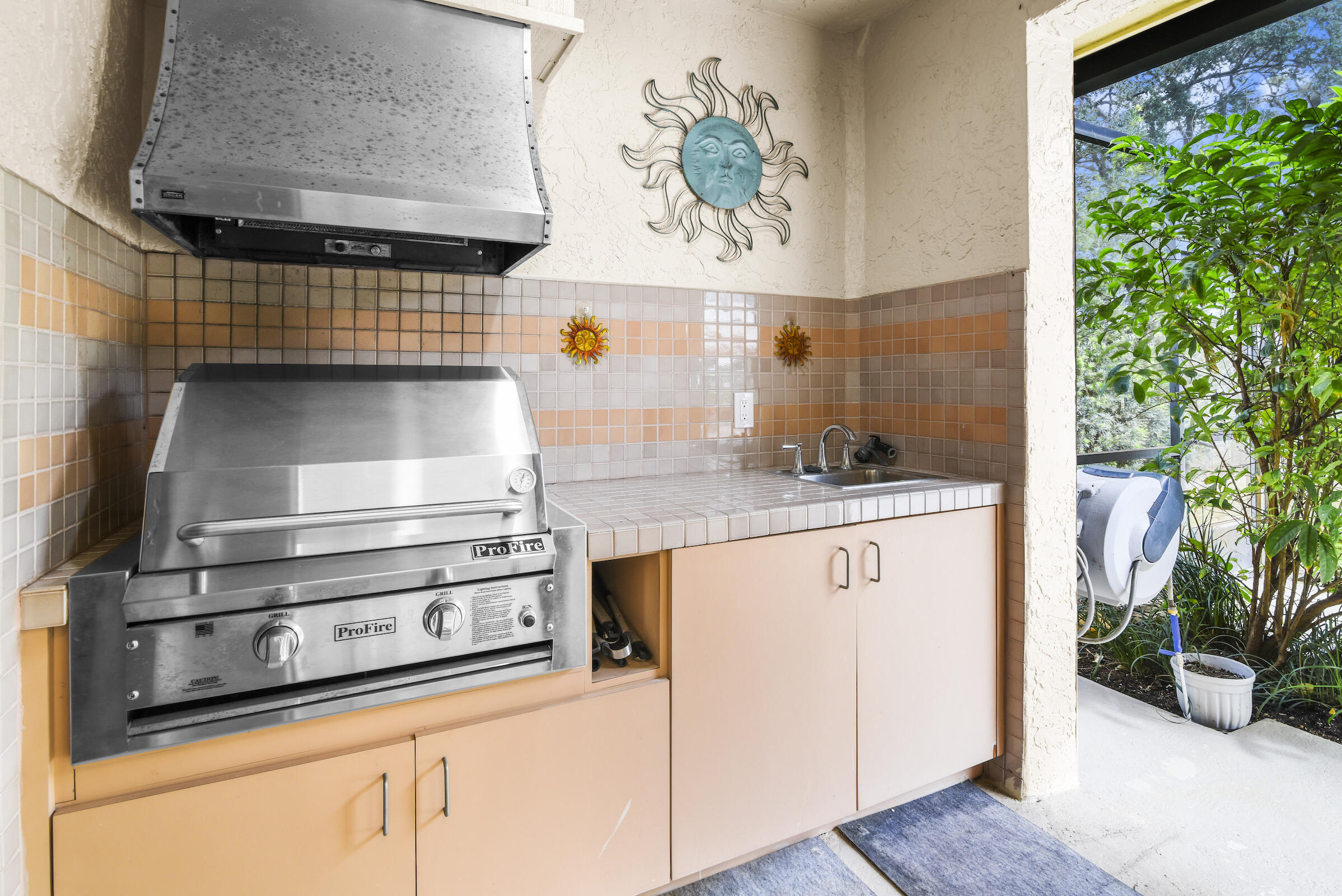 4372 Bocaire Boulevard