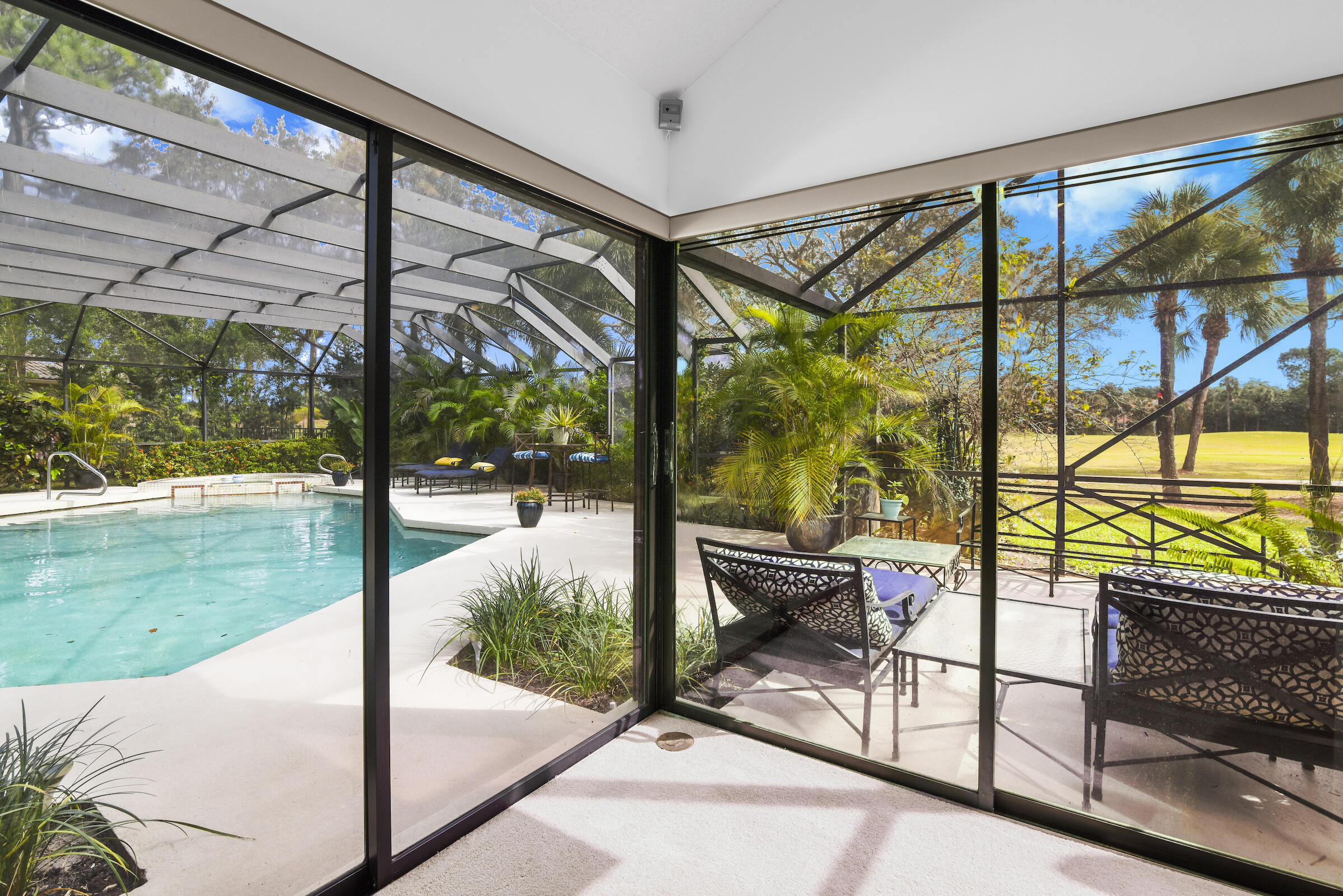 4372 Bocaire Boulevard