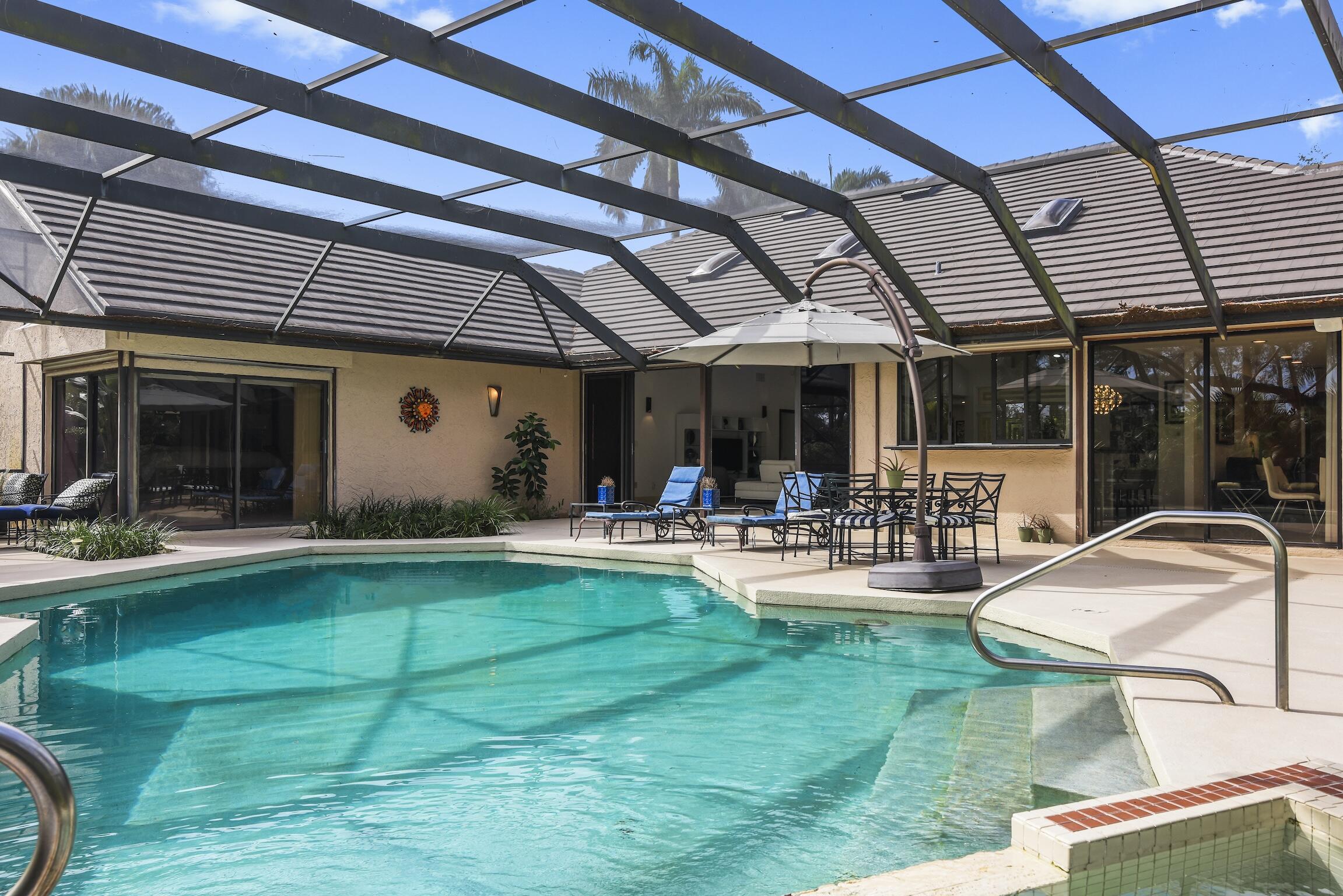 4372 Bocaire Boulevard