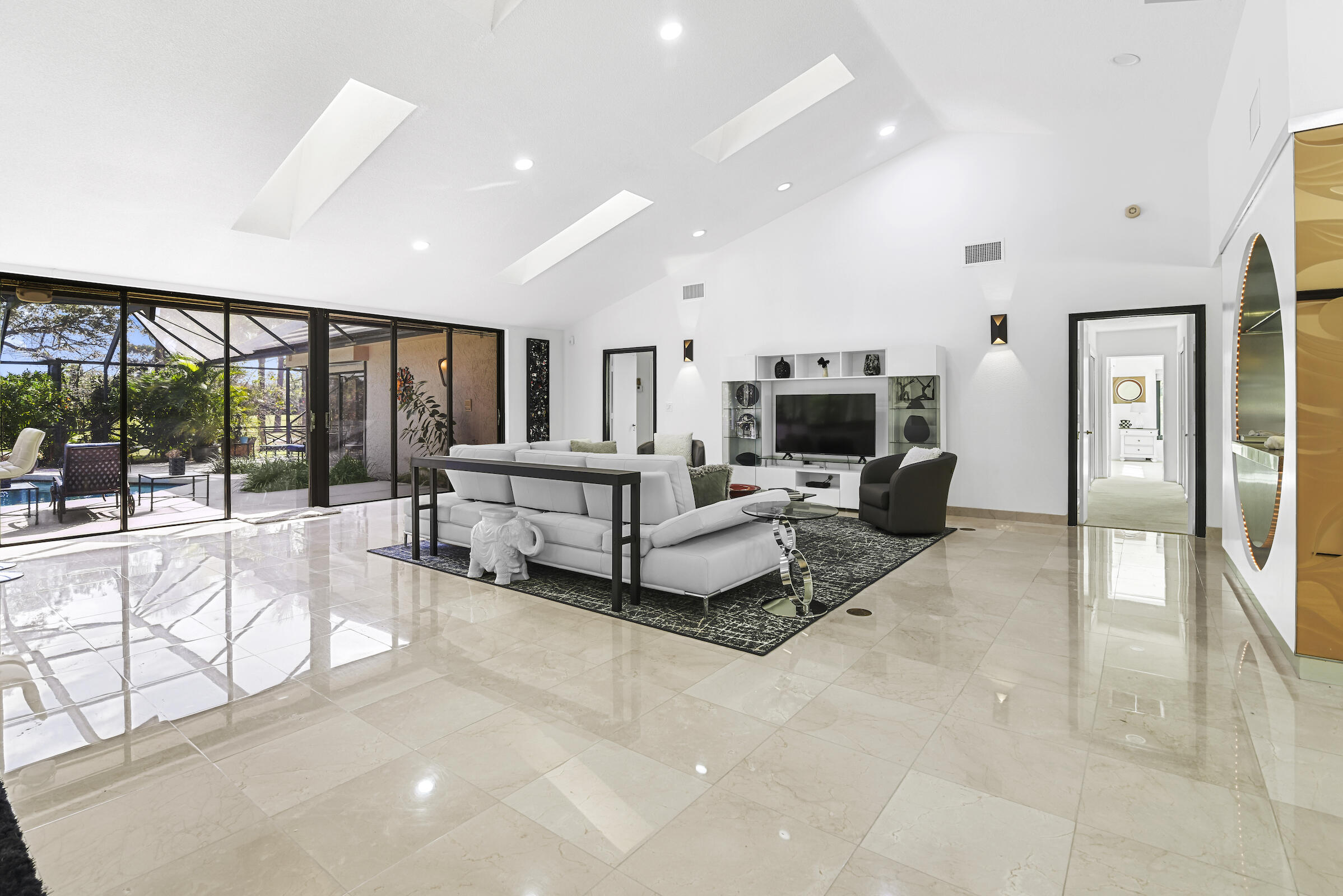 4372 Bocaire Boulevard