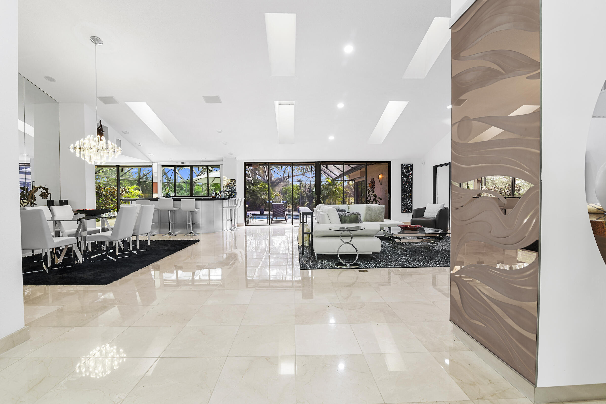 4372 Bocaire Boulevard