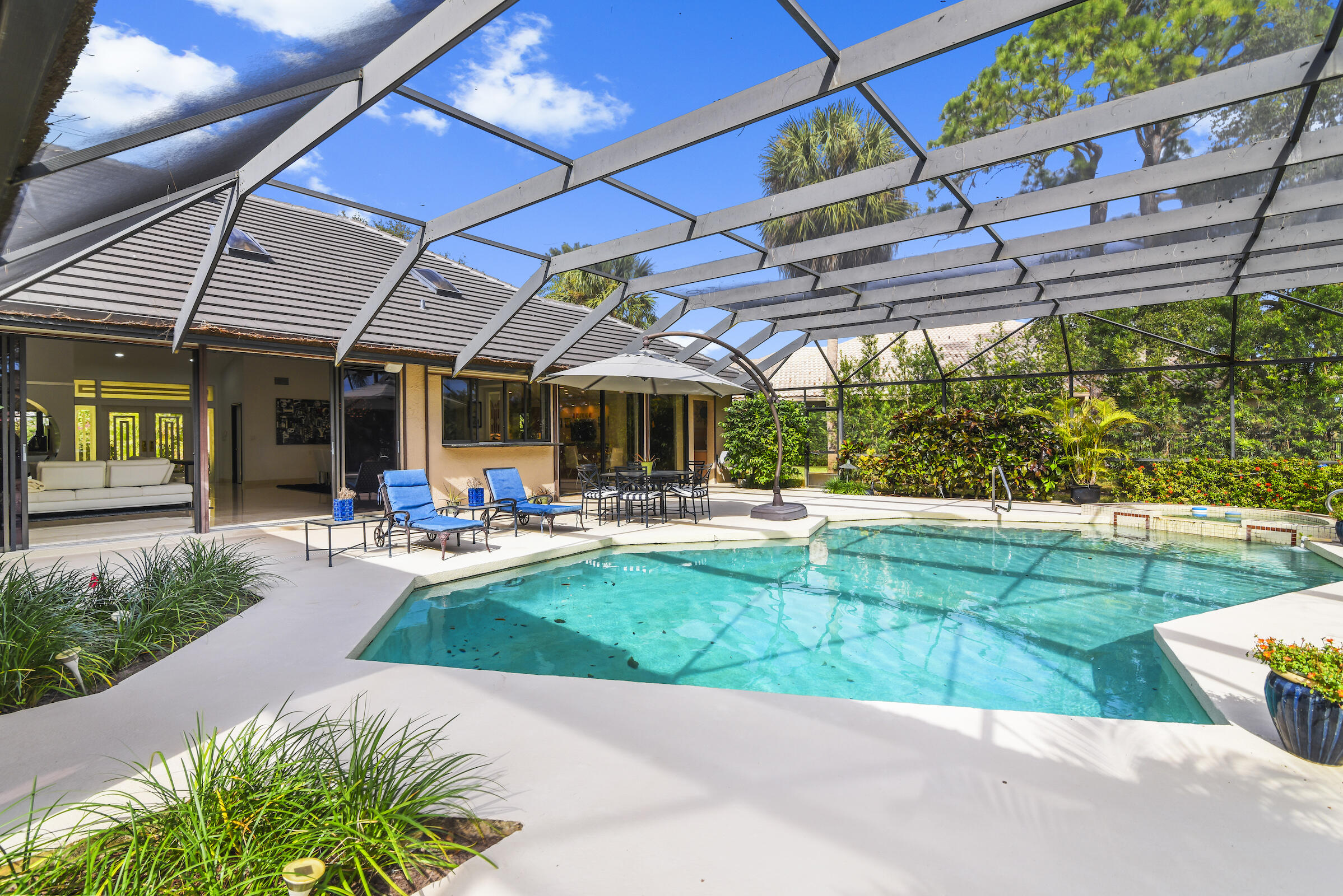 4372 Bocaire Boulevard