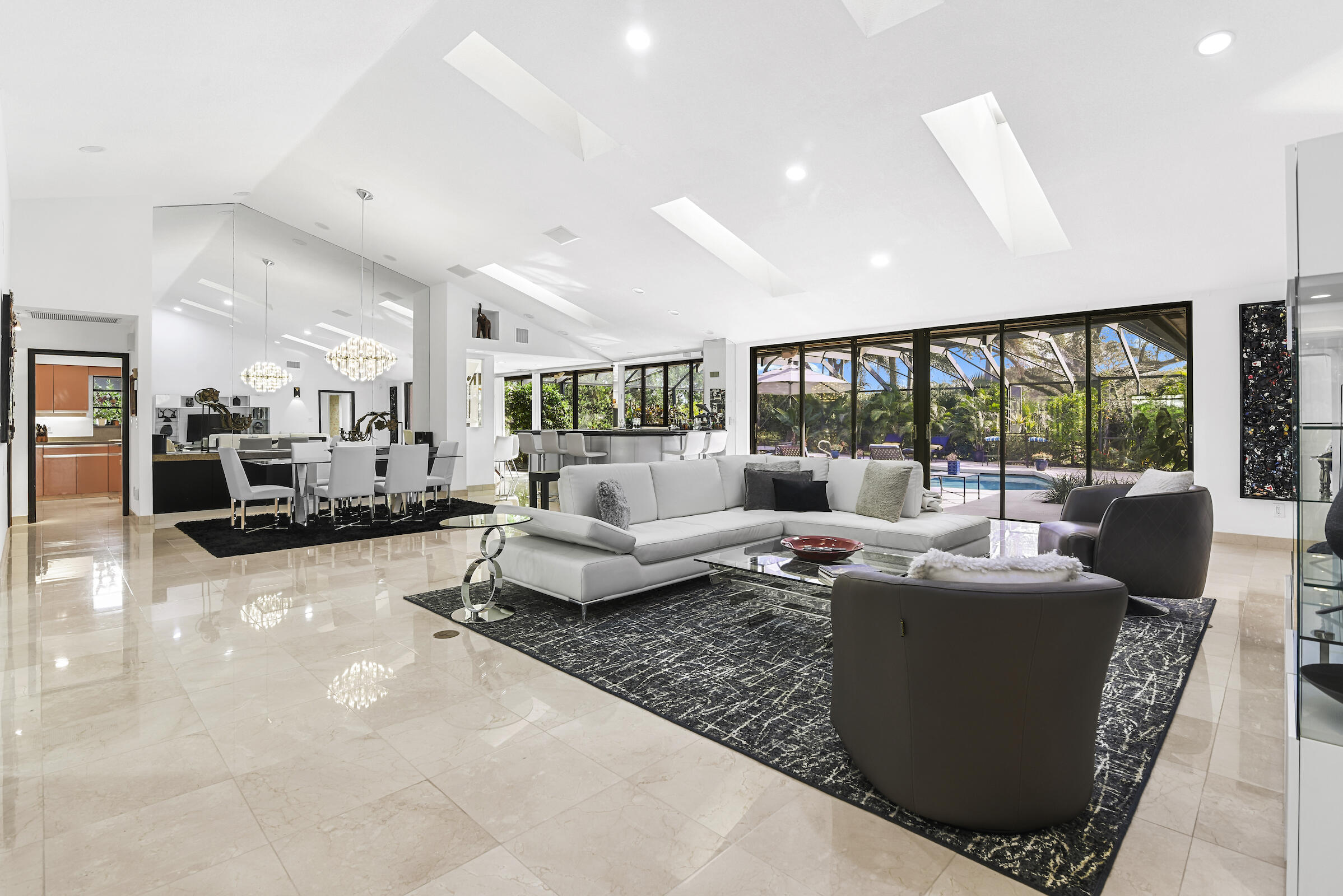 4372 Bocaire Boulevard