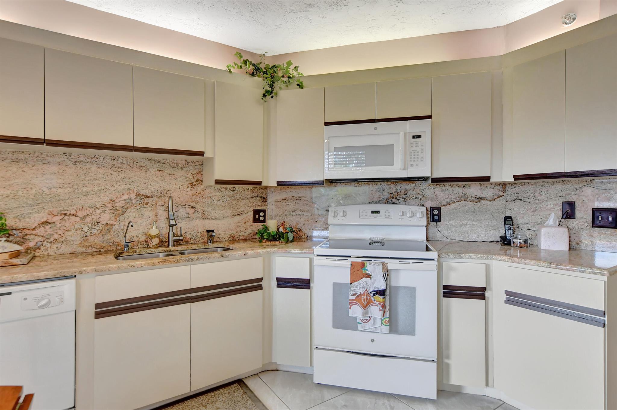 7507 La Paz Boulevard 401