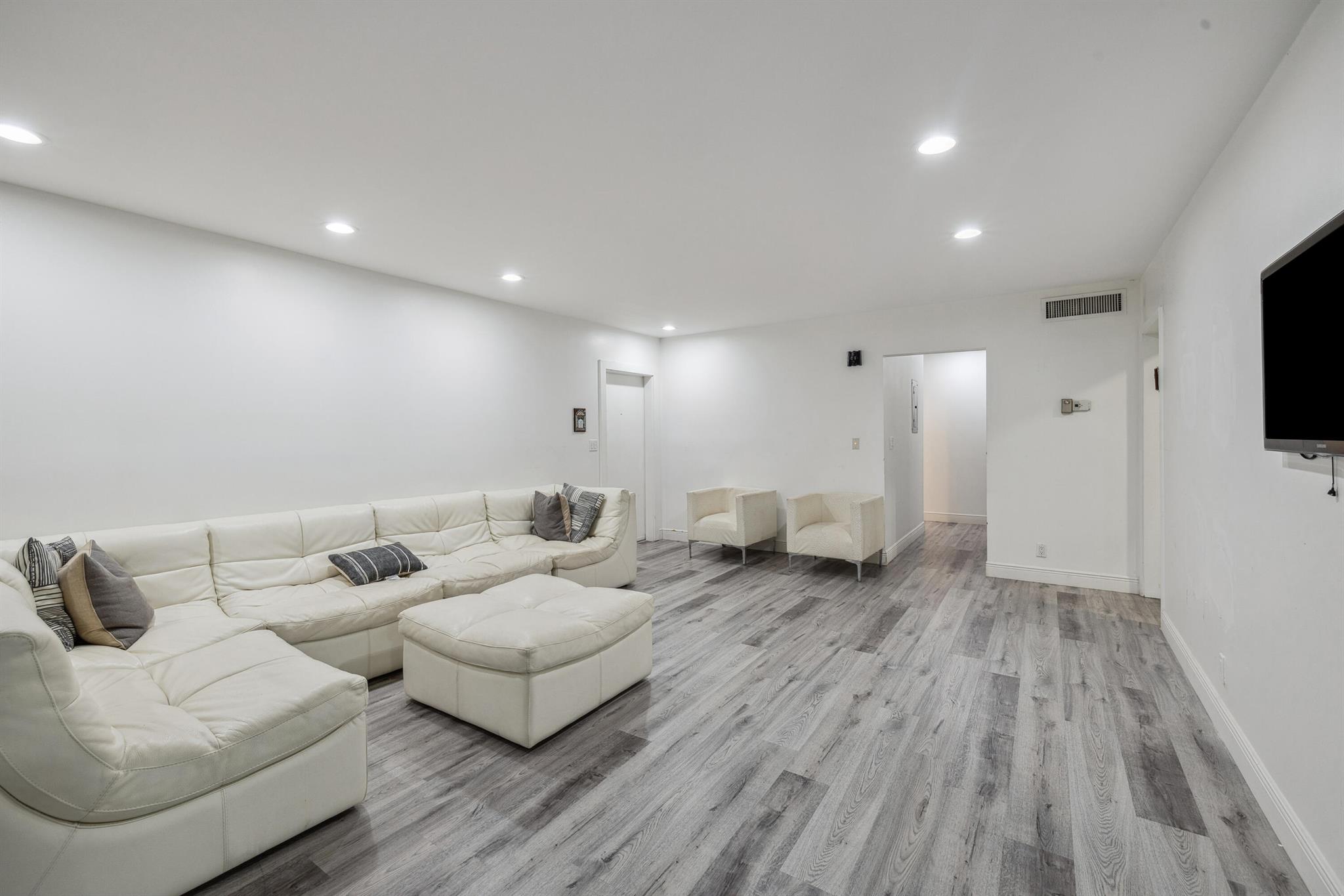 6165 Old Court Road 123