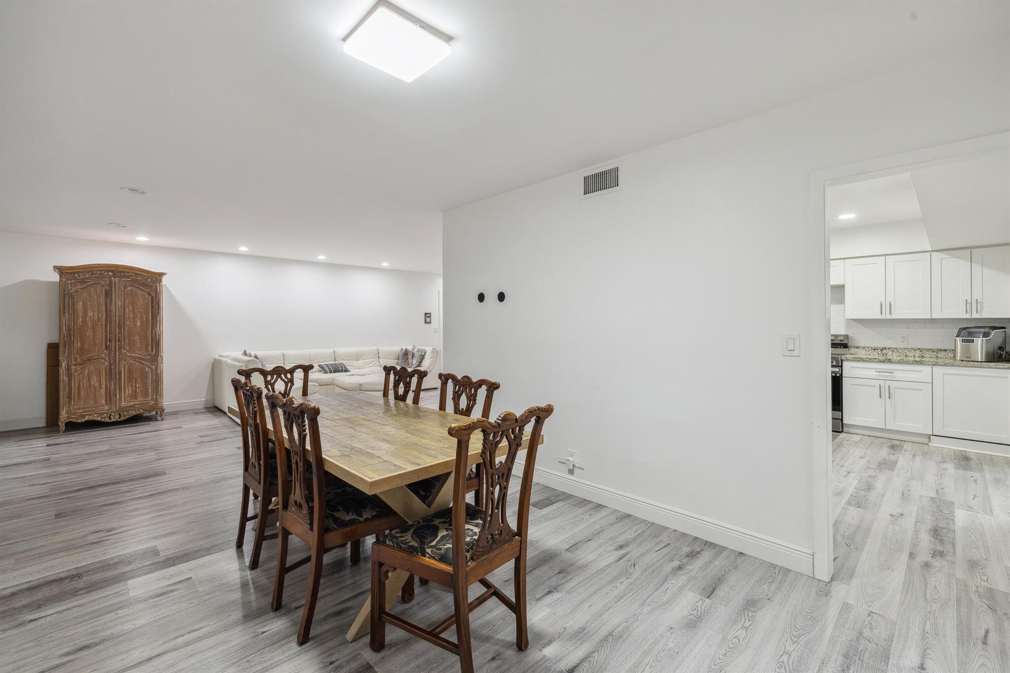 6165 Old Court Road 123