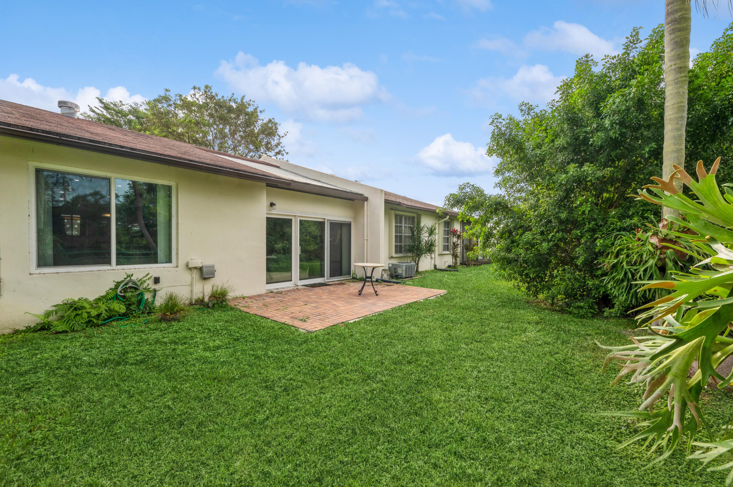 15888 Laurel Oak Circle