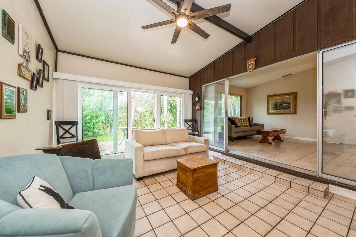 15888 Laurel Oak Circle