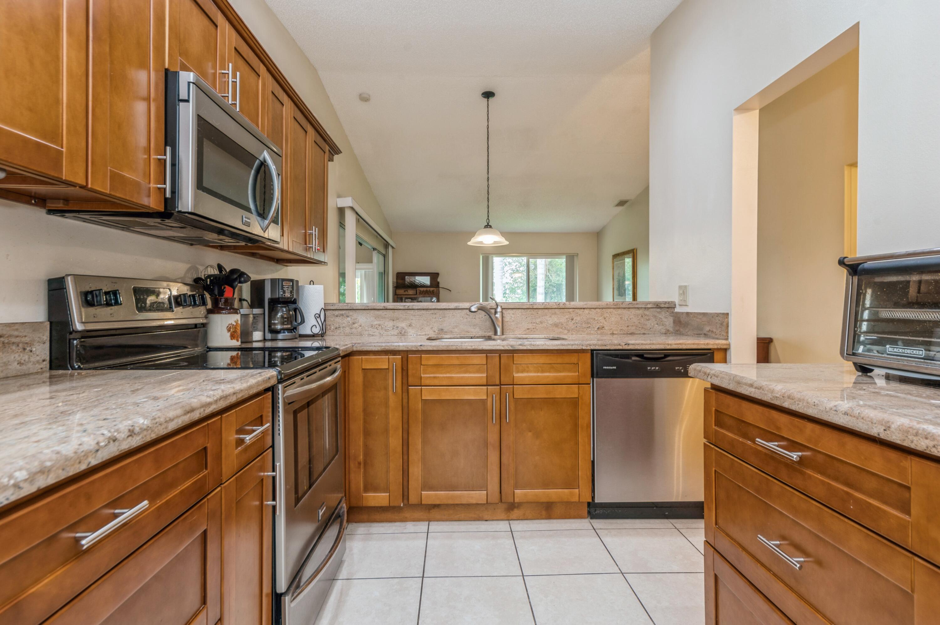 15888 Laurel Oak Circle