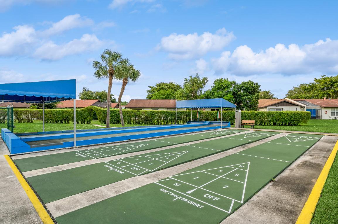 15888 Laurel Oak Circle